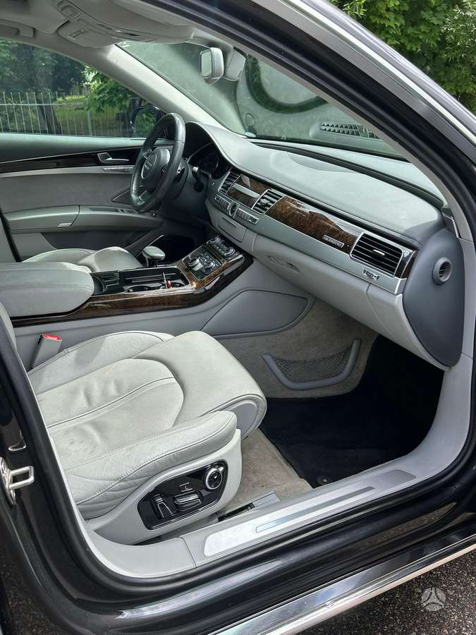 Audi A8, 4.2 l., Седан