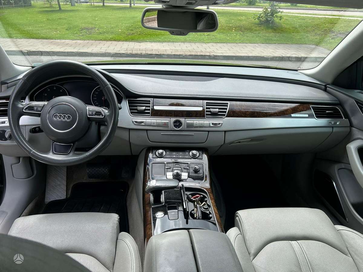 Audi A8, 4.2 l., Седан