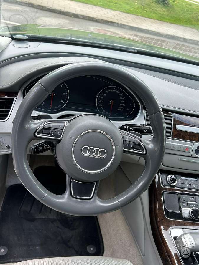 Audi A8, 4.2 l., Седан
