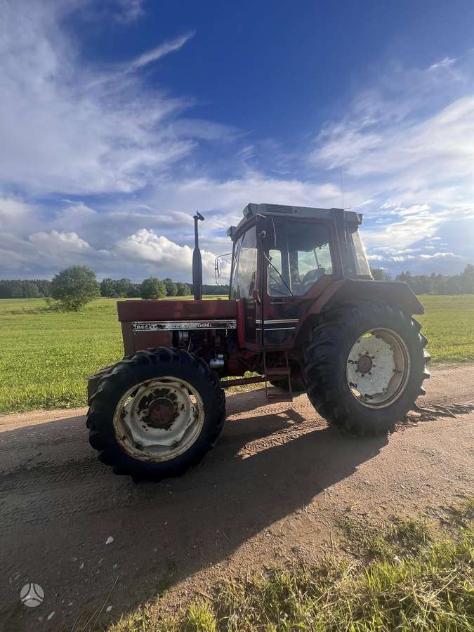 Case 844XL, tractors