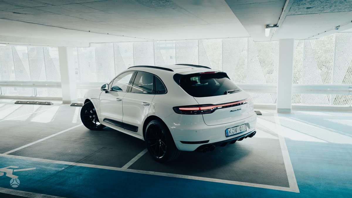 Porsche Macan - 1