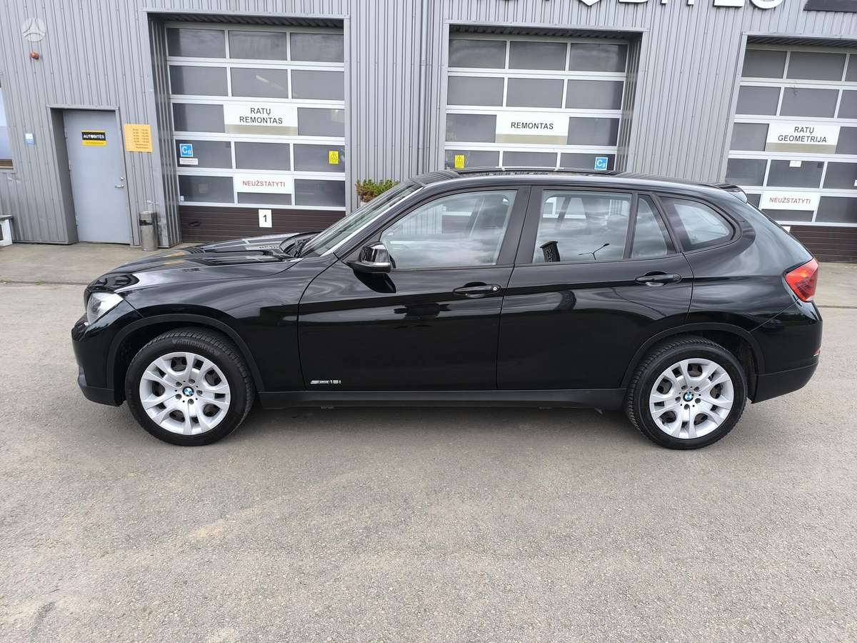 BMW X1, 2.0 l., off-road / crossover