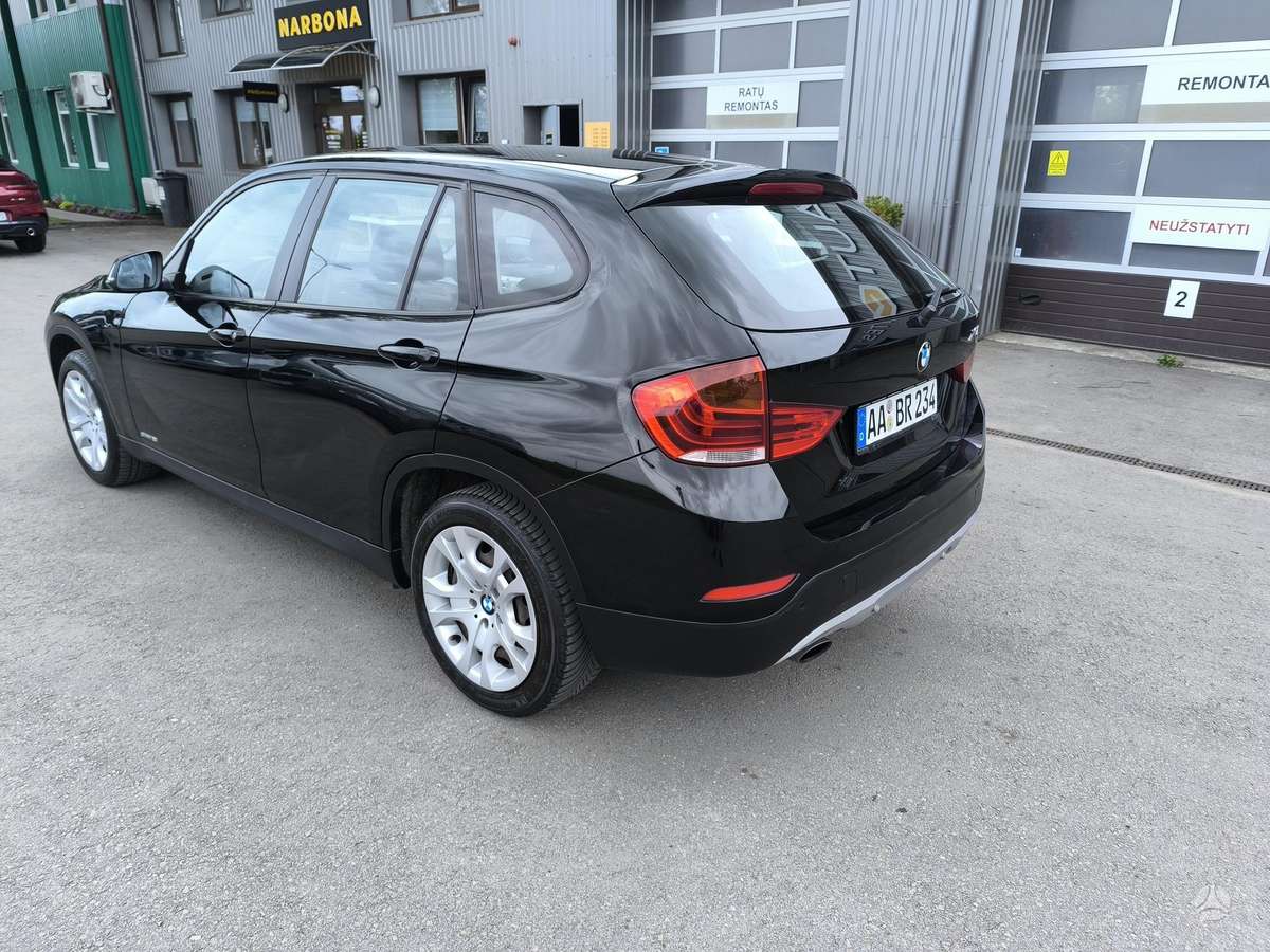 BMW X1, 2.0 l., off-road / crossover