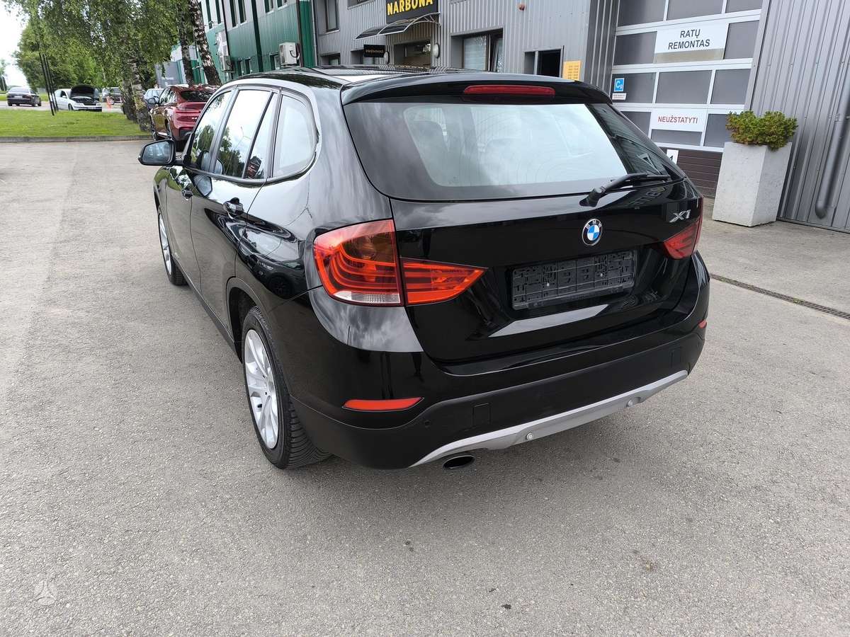 BMW X1, 2.0 l., off-road / crossover