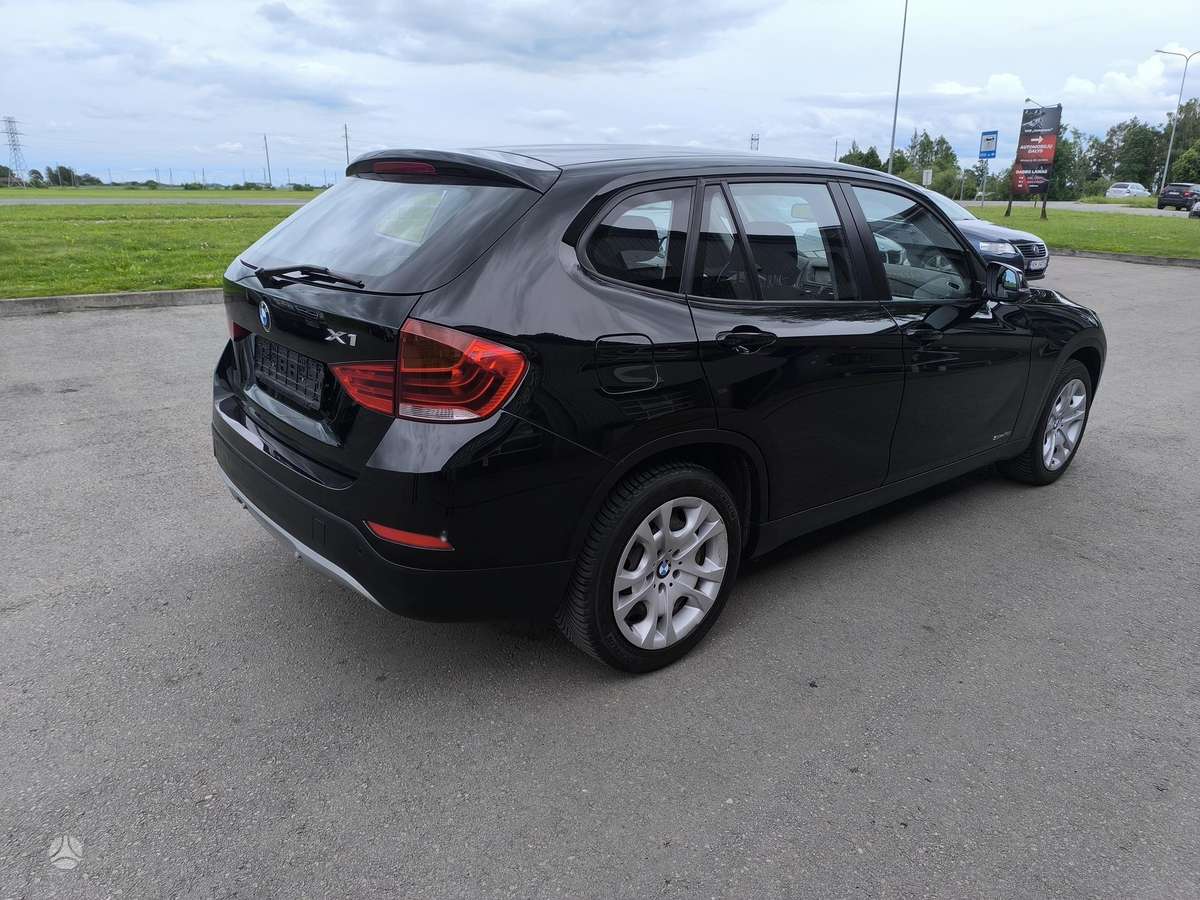 BMW X1, 2.0 l., off-road / crossover