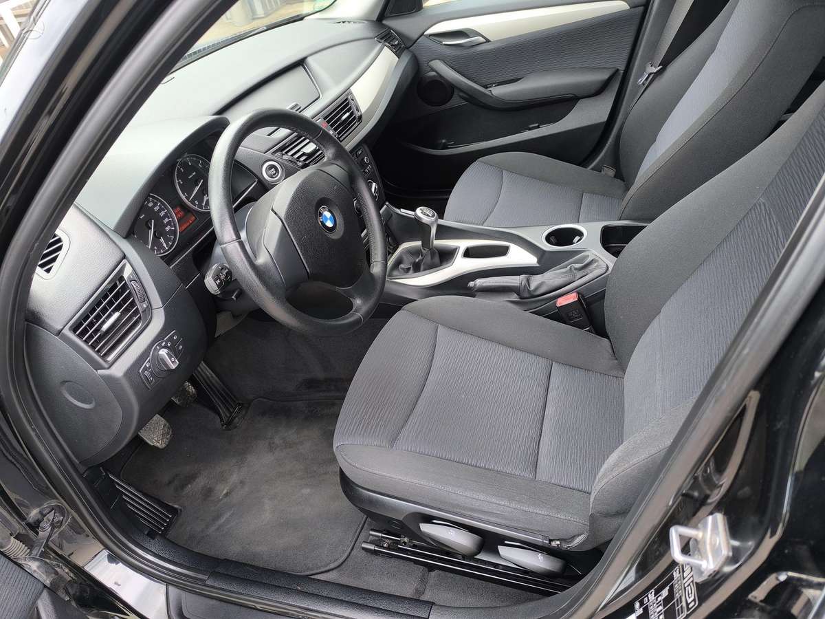 BMW X1, 2.0 l., off-road / crossover