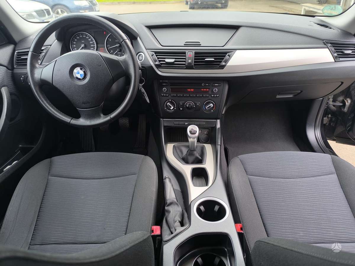 BMW X1, 2.0 l., off-road / crossover