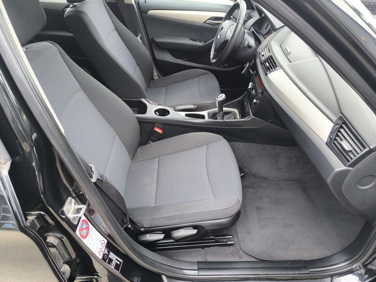 BMW X1, 2.0 l., off-road / crossover