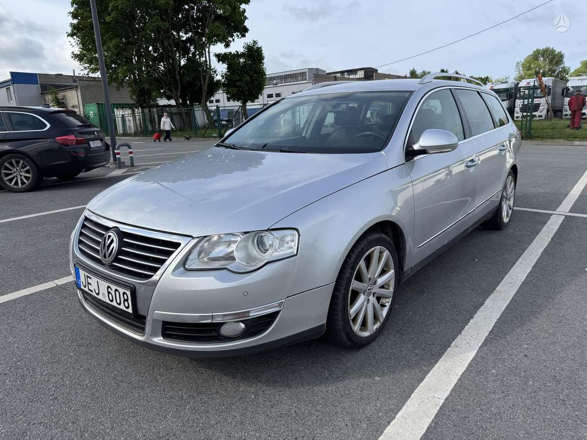 Volkswagen Passat - 1