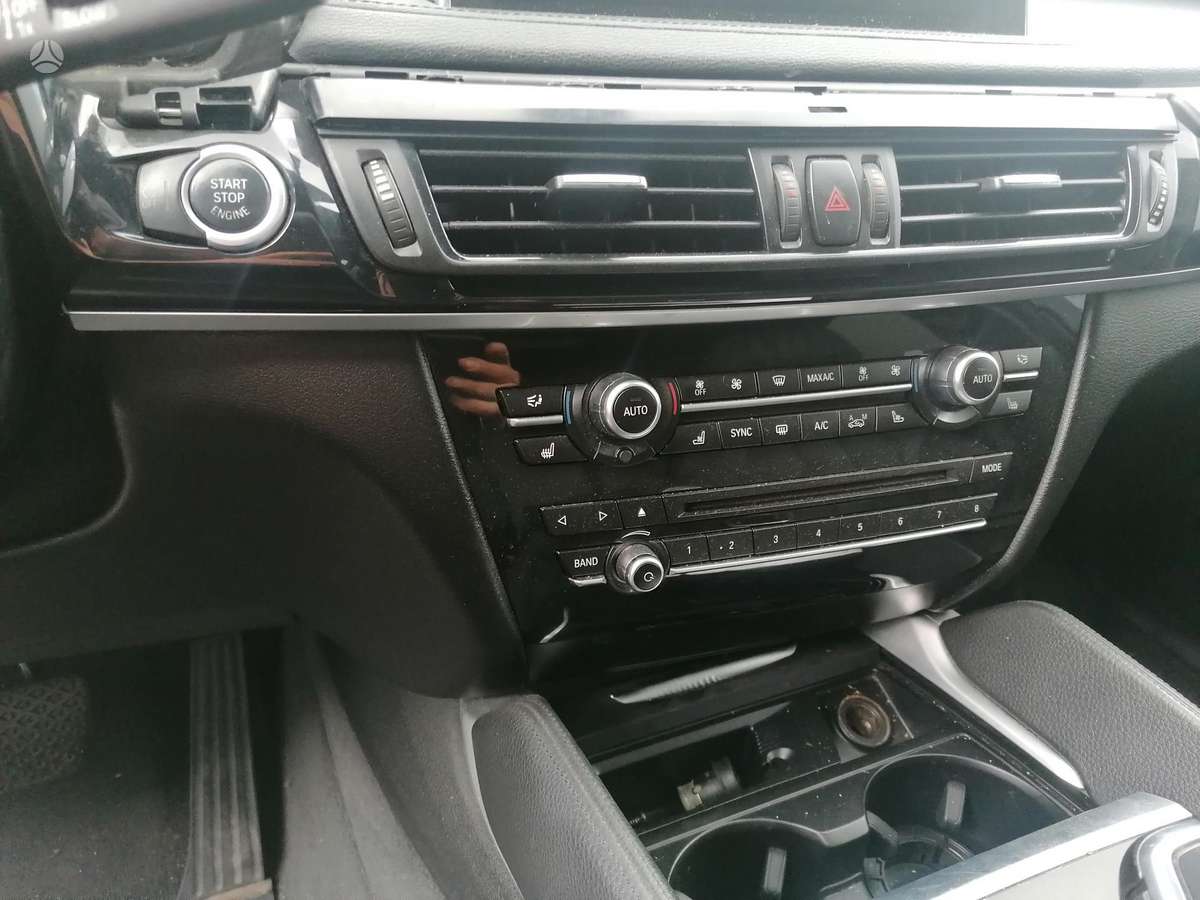 BMW X6 Visas auto dalimis