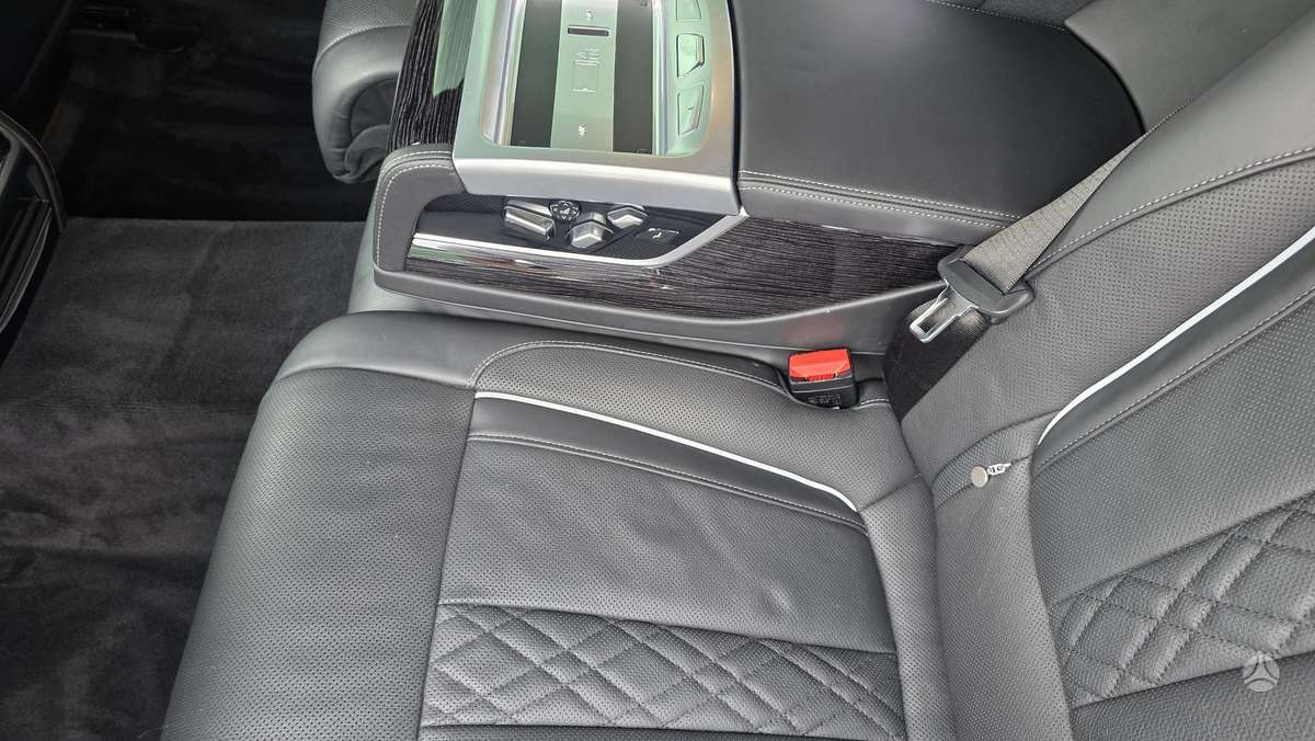 BMW 750, 4.4 l., Седан