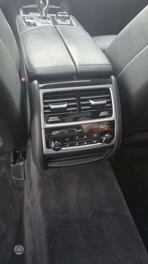 BMW 750, 4.4 l., Седан
