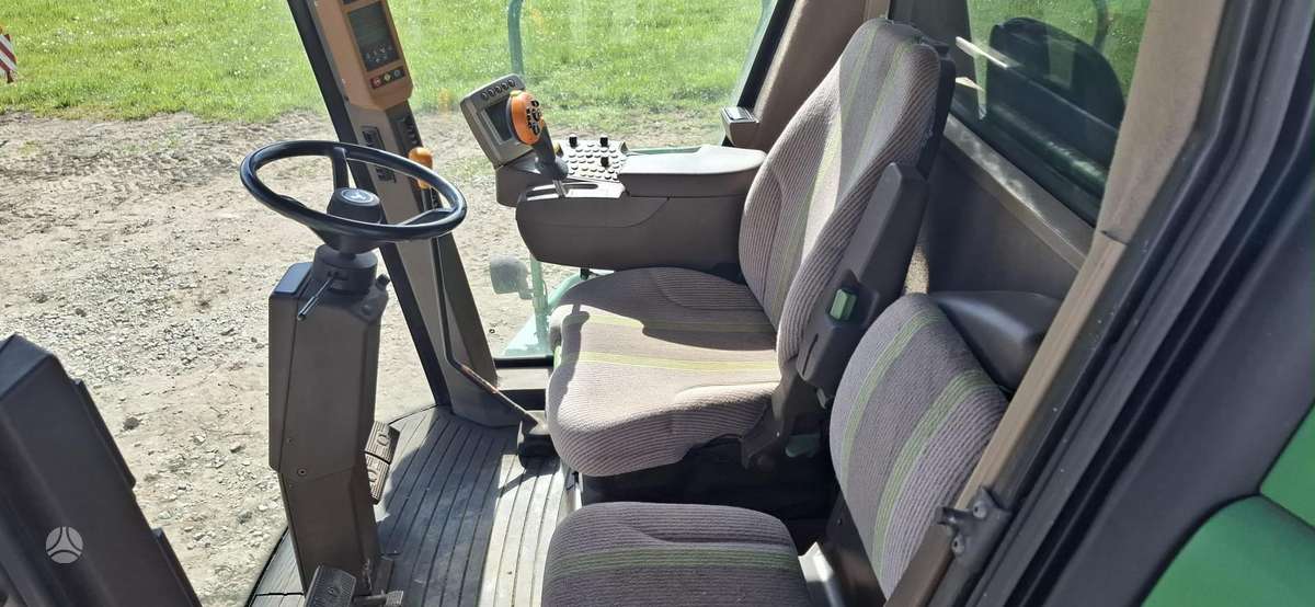 John Deere W540, kombainai