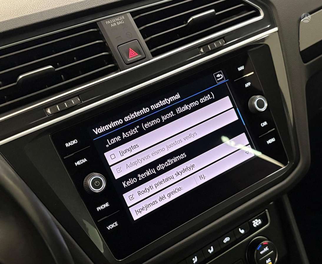 Volkswagen Tiguan - 8