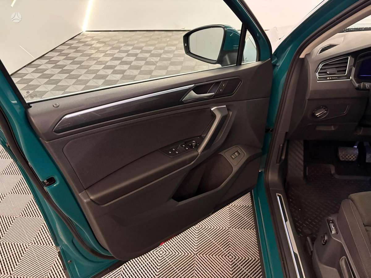 Volkswagen Tiguan - 9