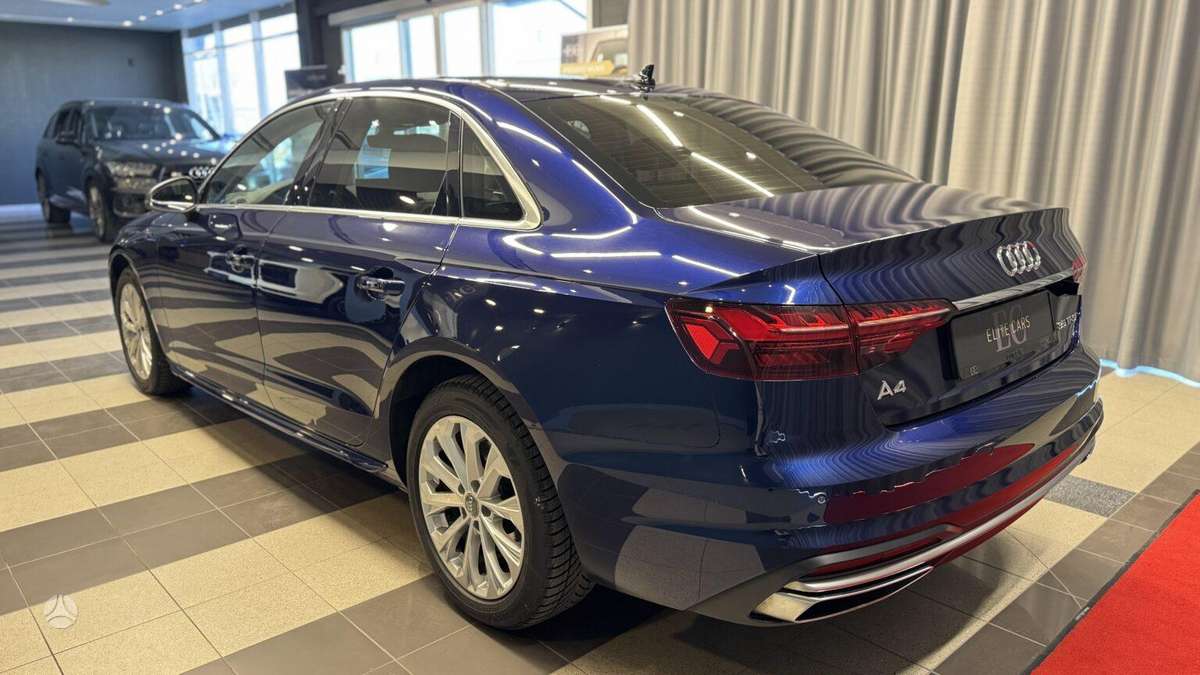 Audi A4, 2.0 l., Седан