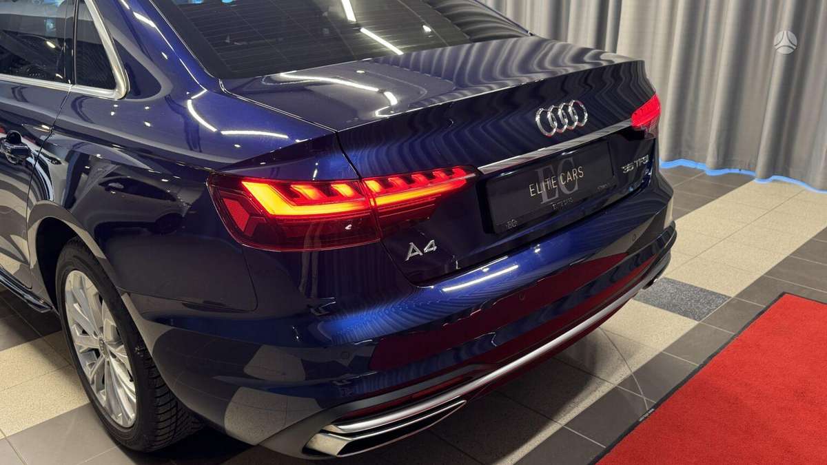 Audi A4, 2.0 l., Седан