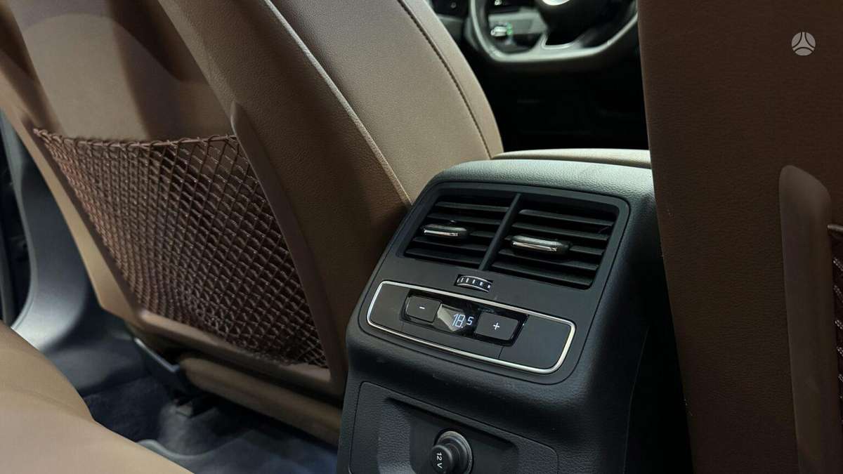 Audi A4, 2.0 l., Седан