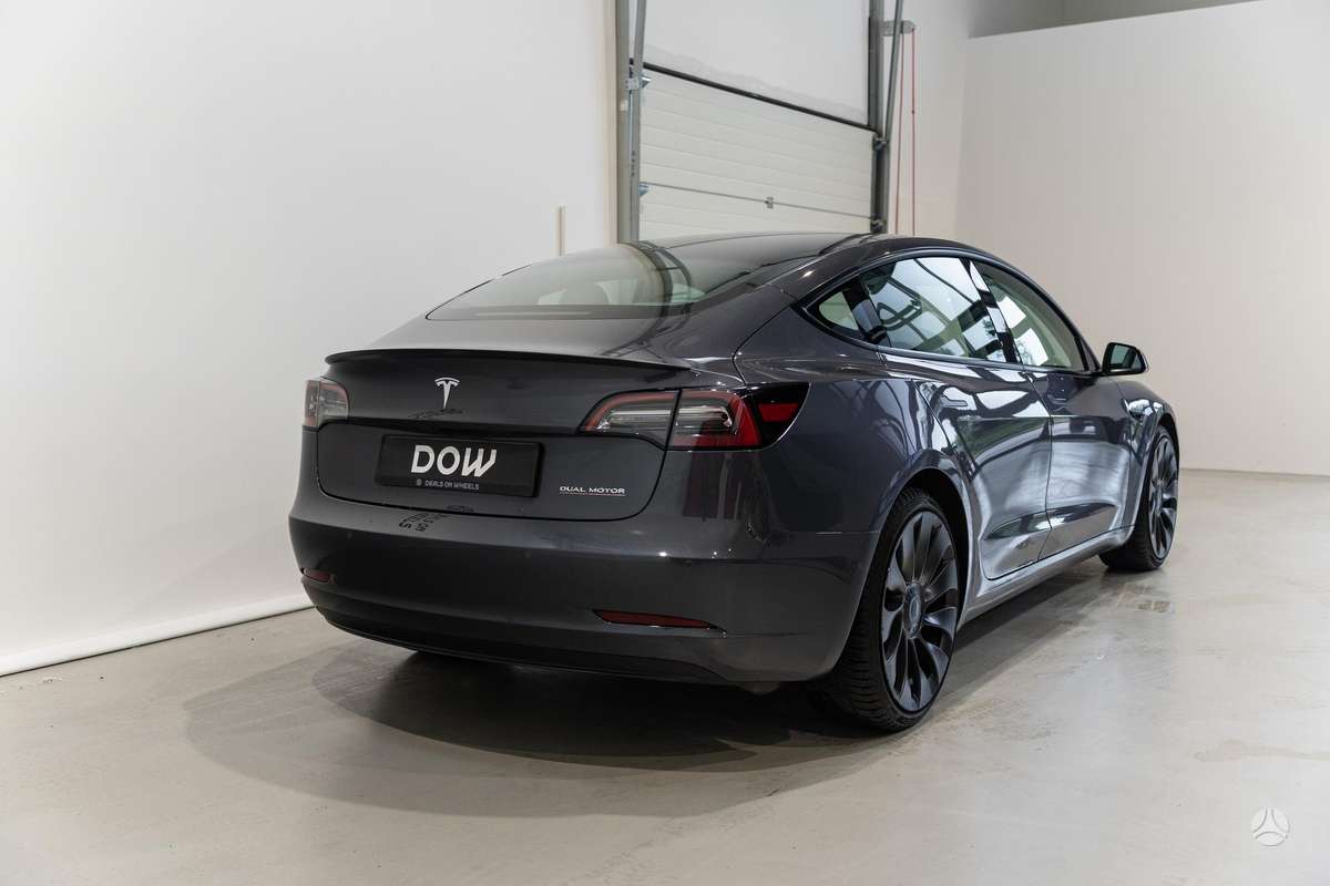 Tesla Model 3, 81 kWh, hatchback