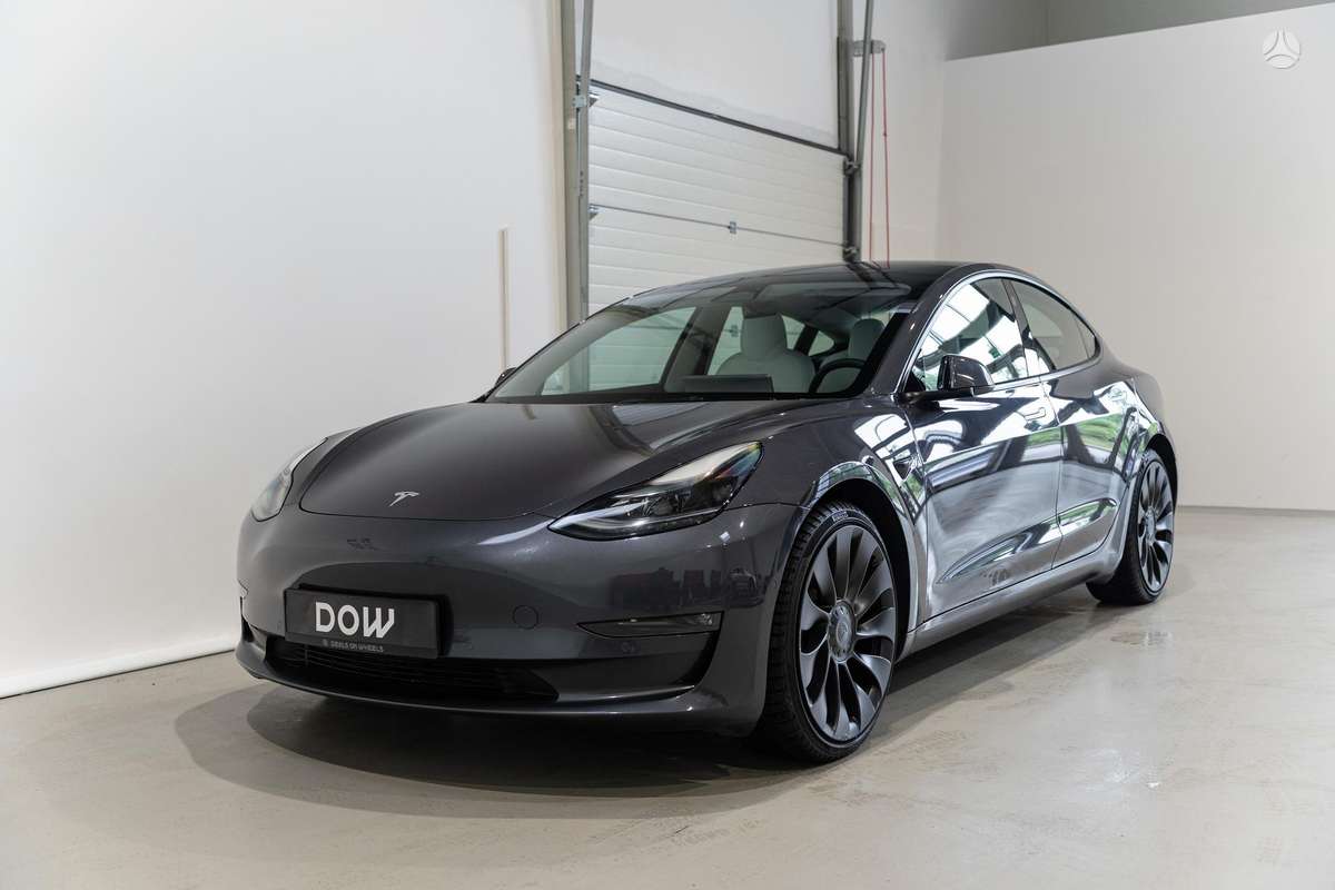 Tesla Model 3, 81 kWh, hatchback