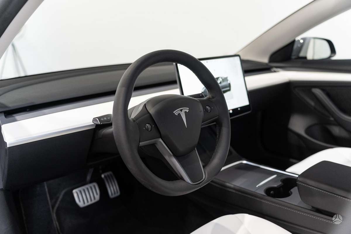 Tesla Model 3, 81 kWh, hatchback