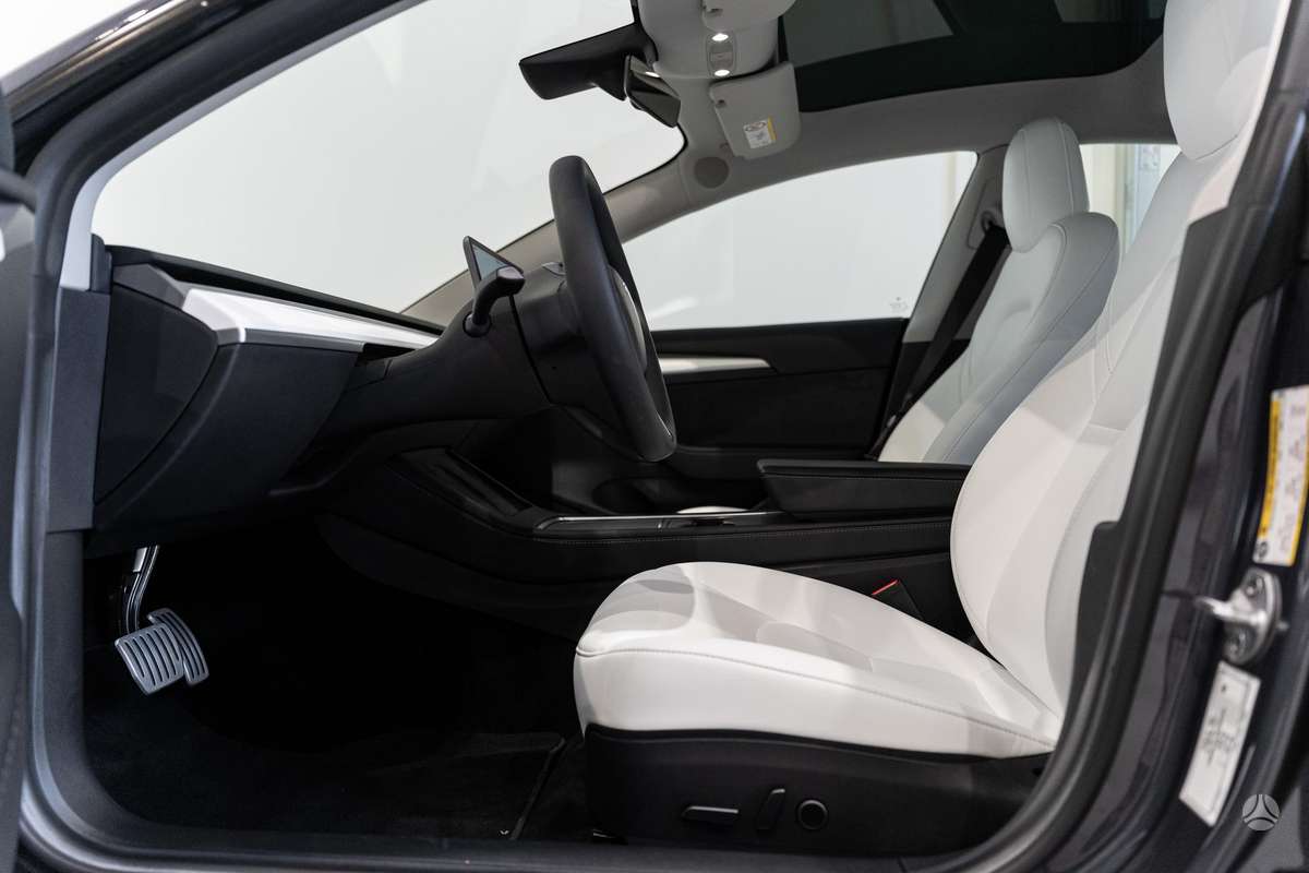 Tesla Model 3, 81 kWh, hatchback