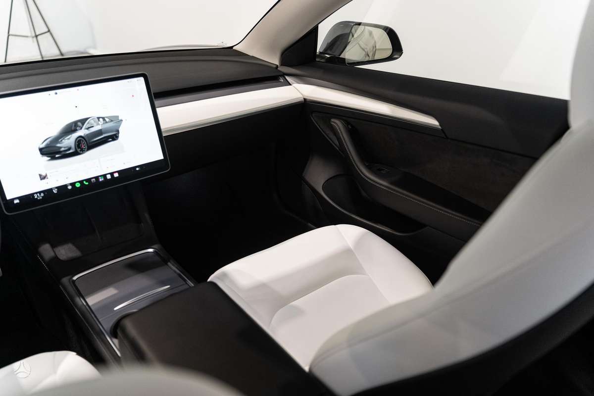 Tesla Model 3, 81 kWh, hatchback