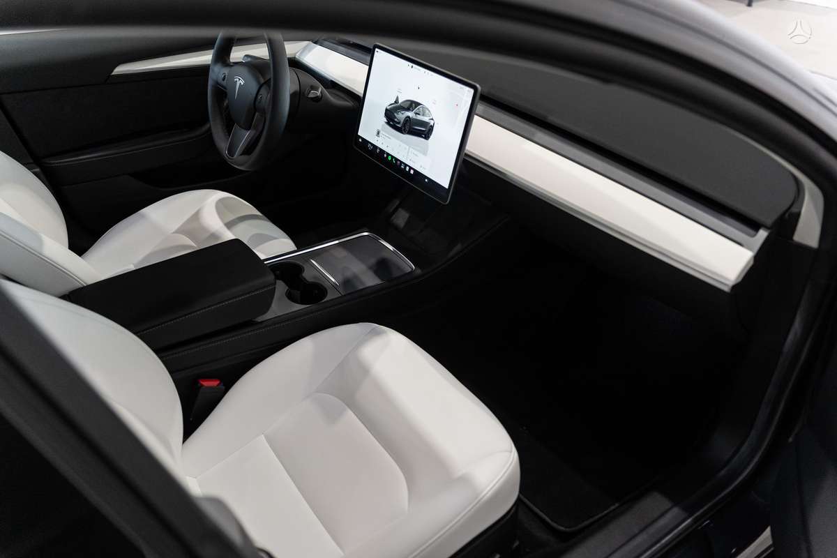 Tesla Model 3, 81 kWh, hatchback