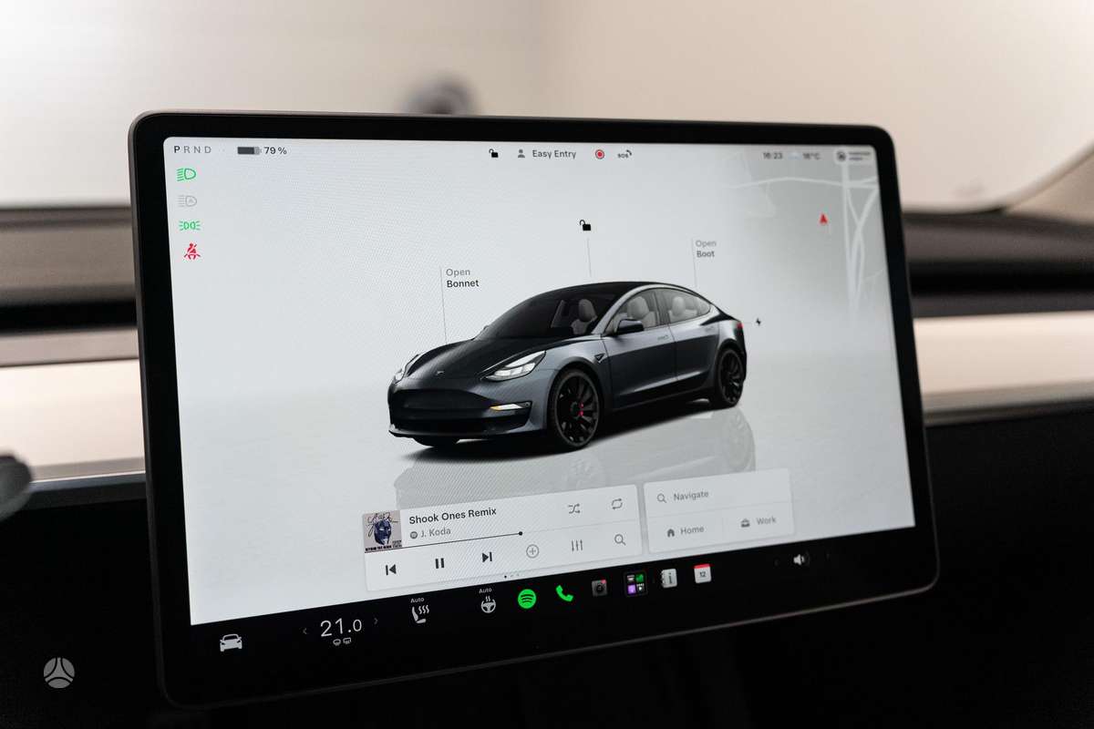 Tesla Model 3, 81 kWh, hatchback