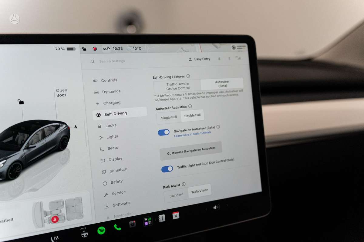 Tesla Model 3, 81 kWh, hatchback