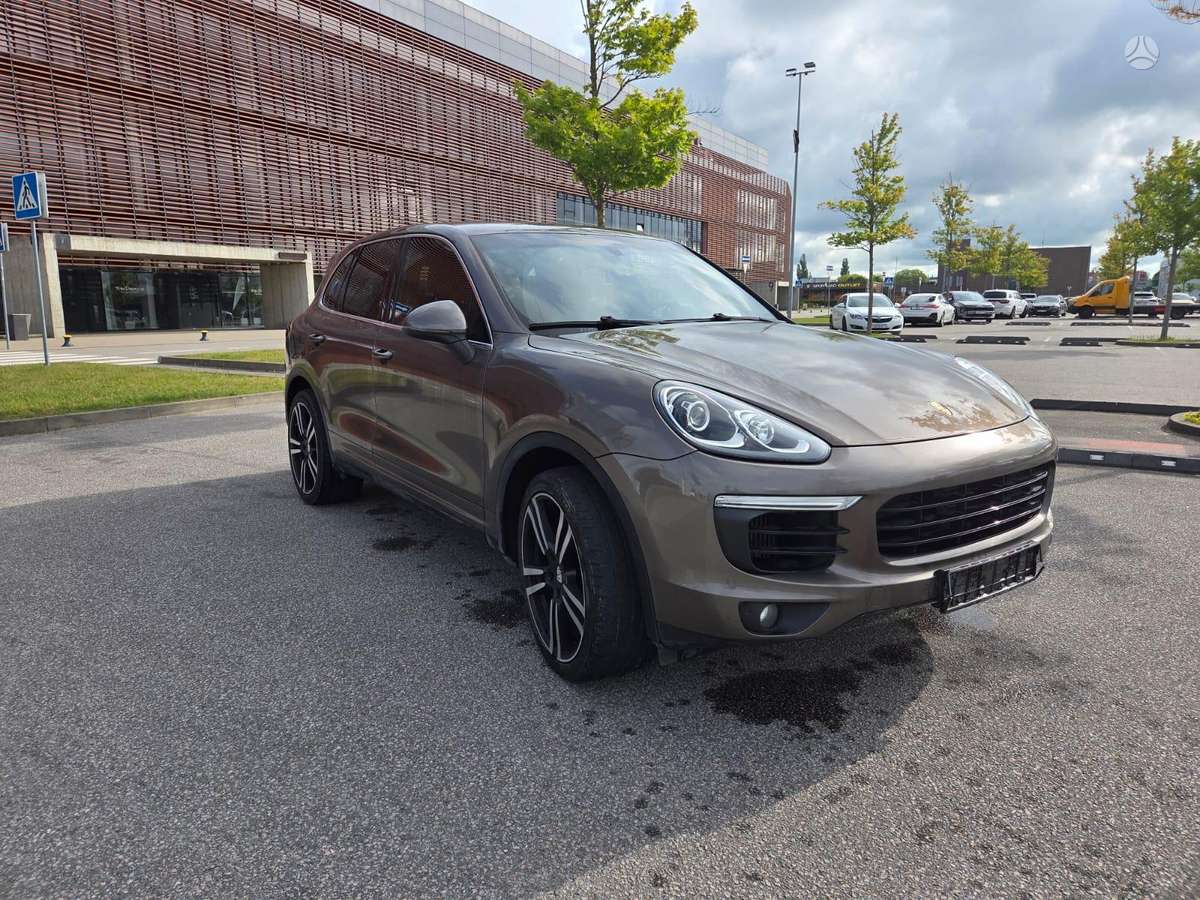 Porsche Cayenne - 4