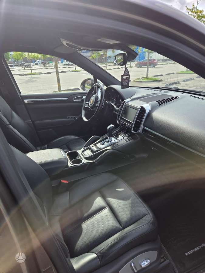 Porsche Cayenne - 6