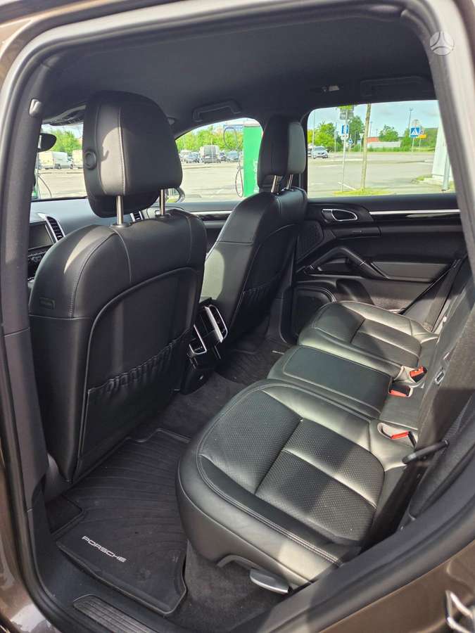 Porsche Cayenne - 7
