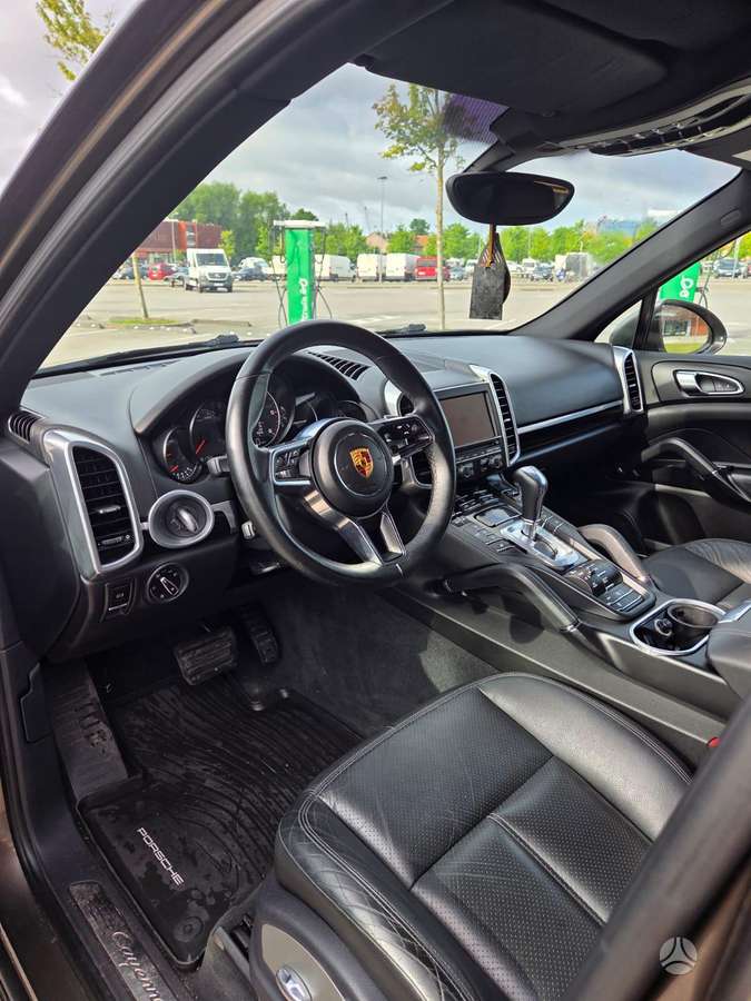 Porsche Cayenne - 5