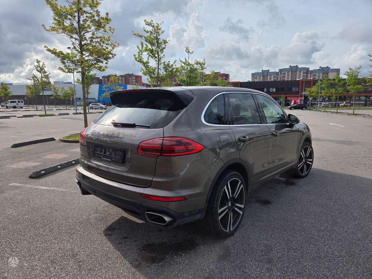 Porsche Cayenne - 12