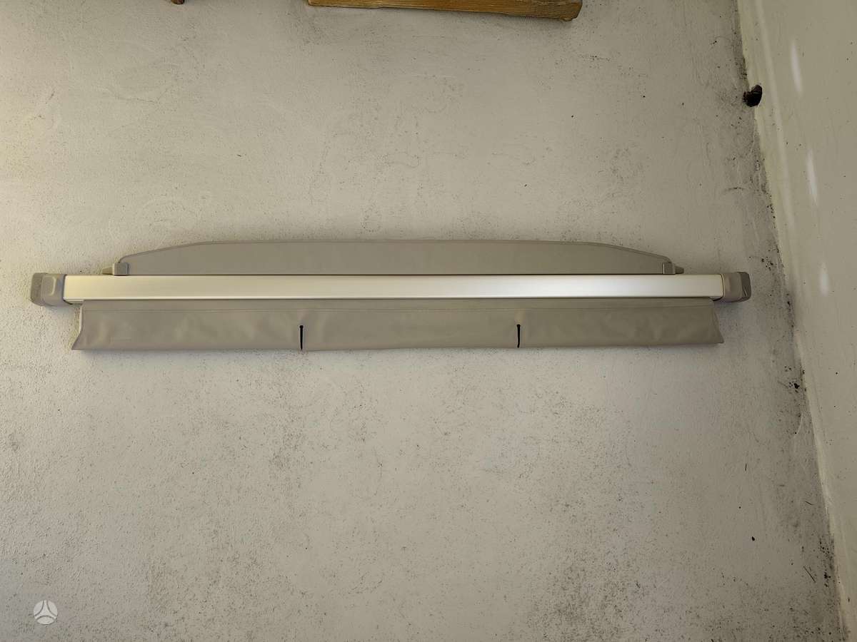 Toyota Prius+ salono detalės