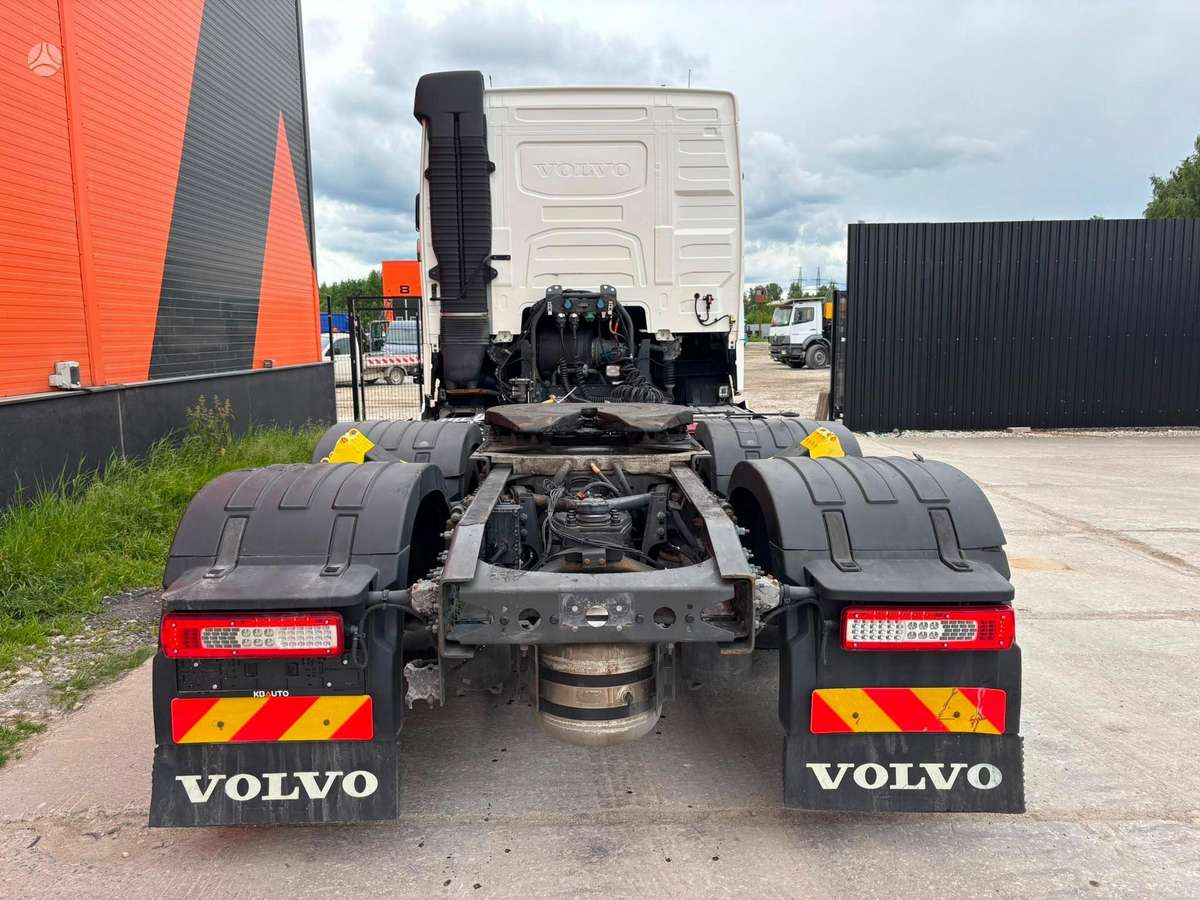 Volvo FH 500 6x2, single sleeper