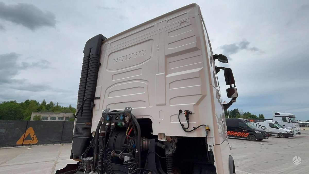 Volvo FH 500 6x2, single sleeper