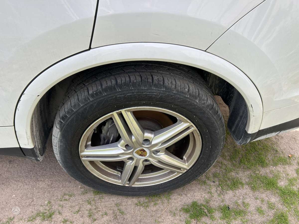 Porsche Cayenne dalimis