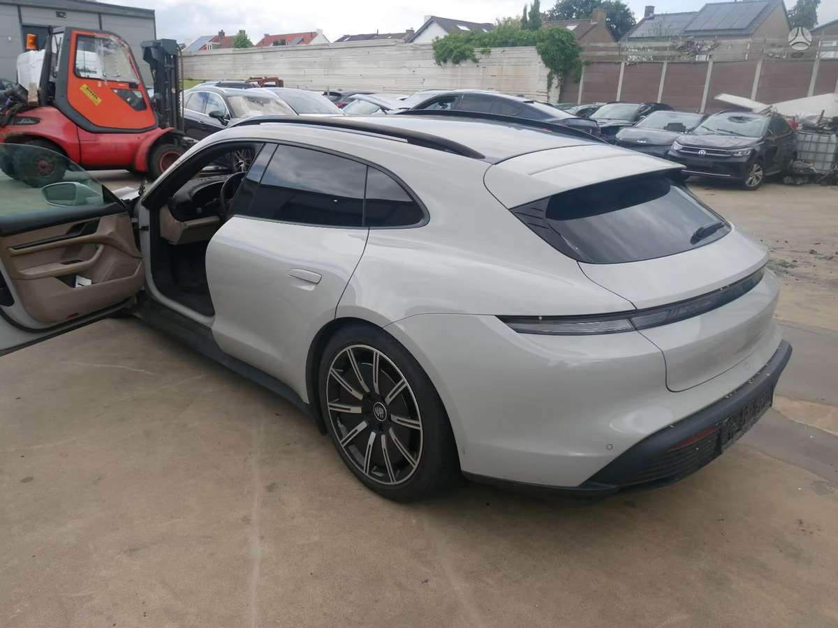 Porsche Taycan - 4