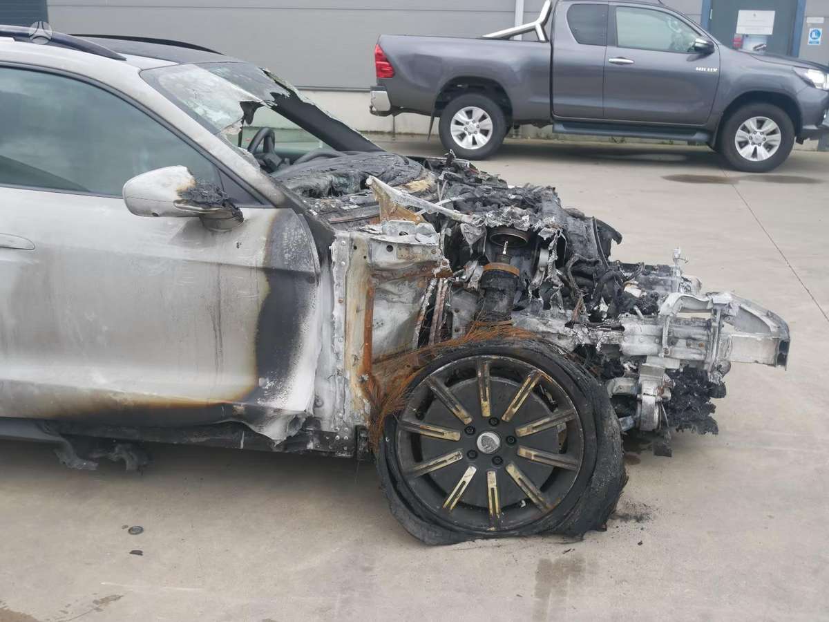 Porsche Taycan - 5