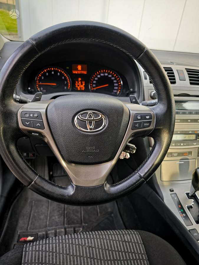 Toyota Avensis - 11
