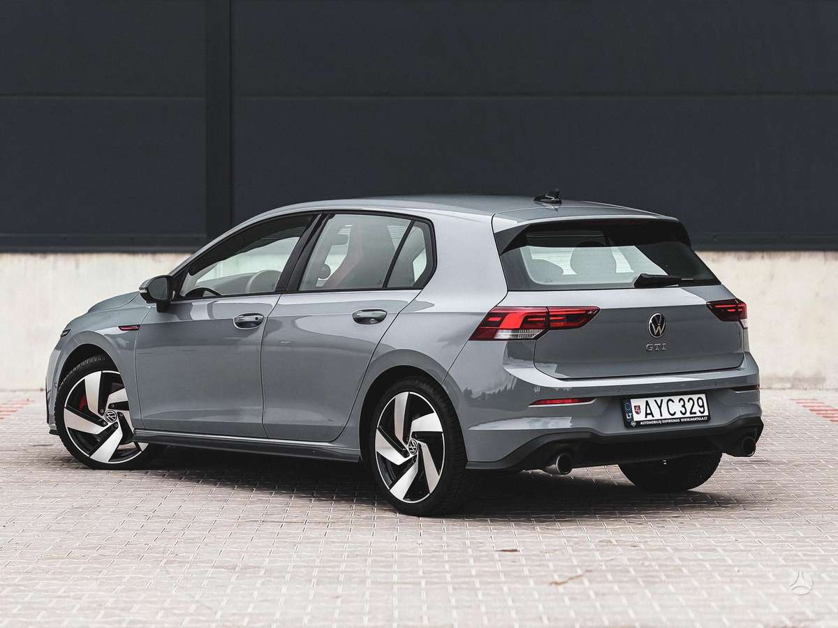 Volkswagen Golf - 6