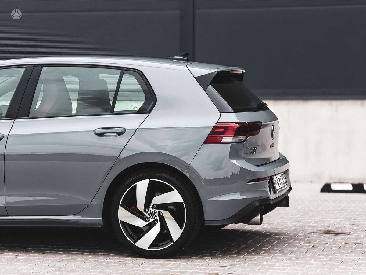 Volkswagen Golf - 10