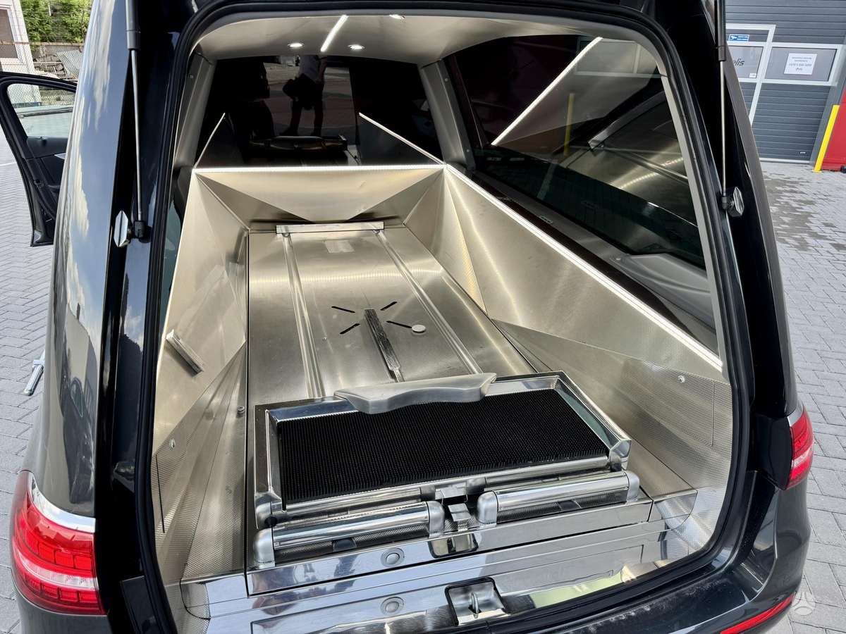 Mercedes-Benz E200, autokatafalkai