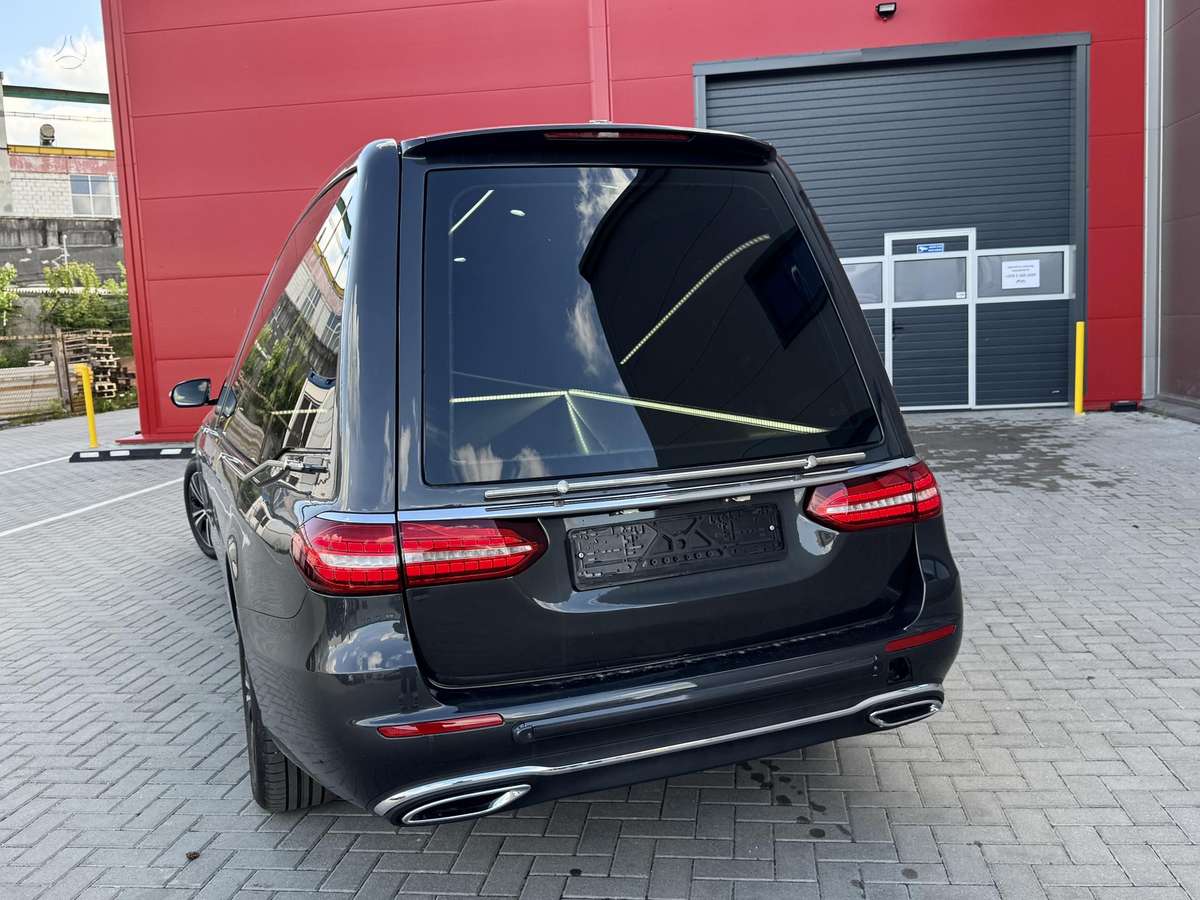 Mercedes-Benz E200, hearses
