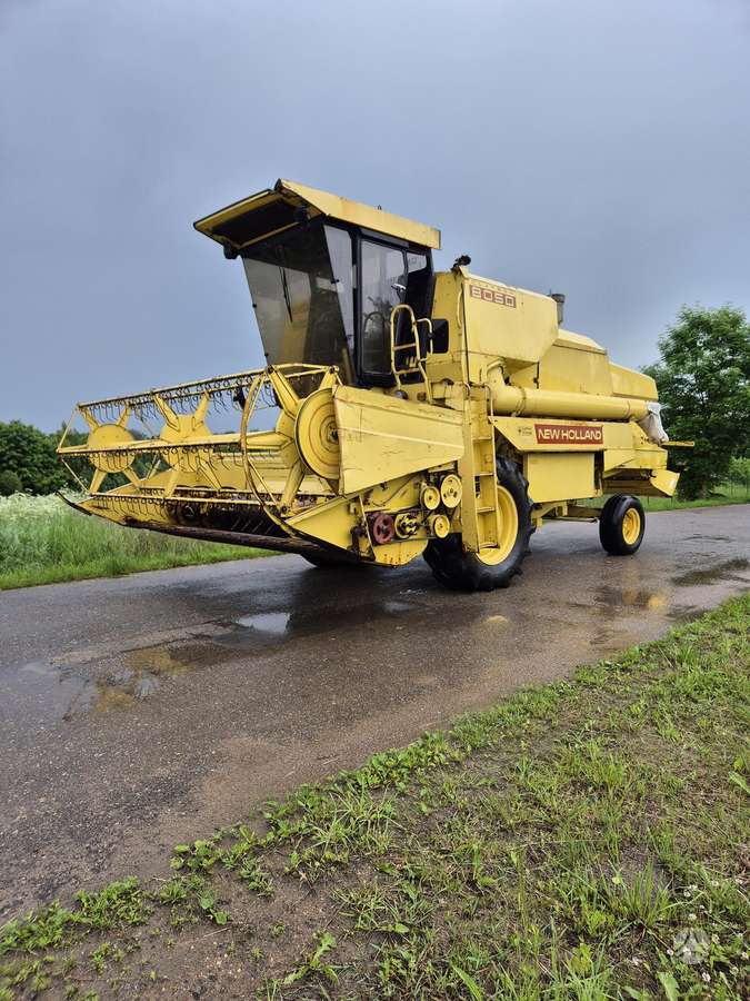 New Holland 8050, combine harvesters