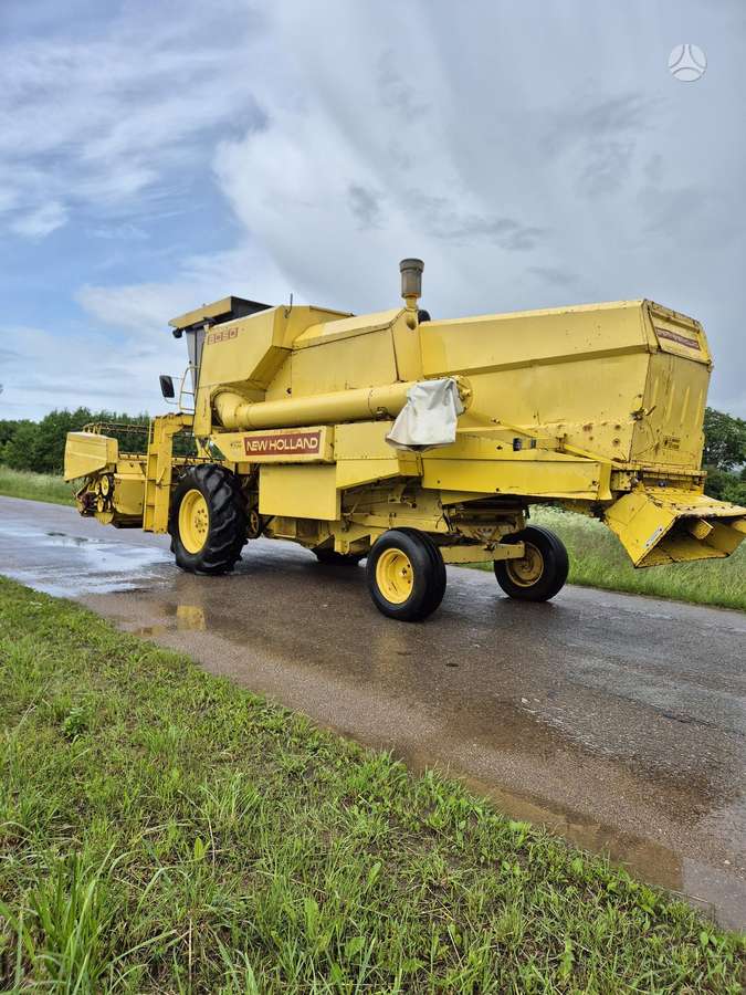New Holland 8050, combine harvesters