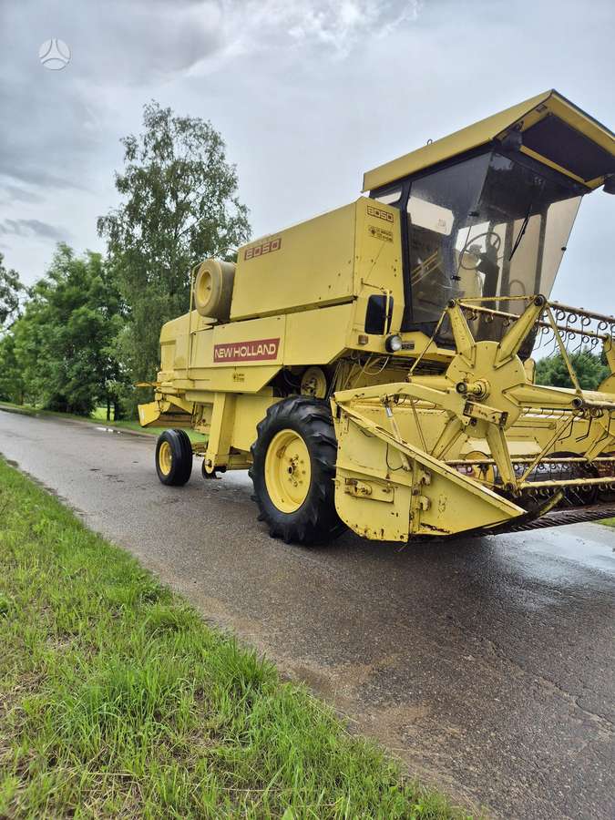 New Holland 8050, combine harvesters