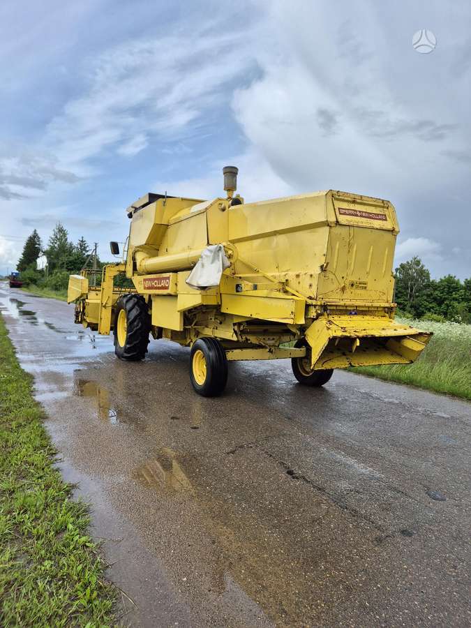 New Holland 8050, combine harvesters